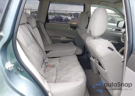 2010 Subaru Forester 2.5X Premium z USA, uszkodzony, nr VIN JF2SH6CCXAG702539